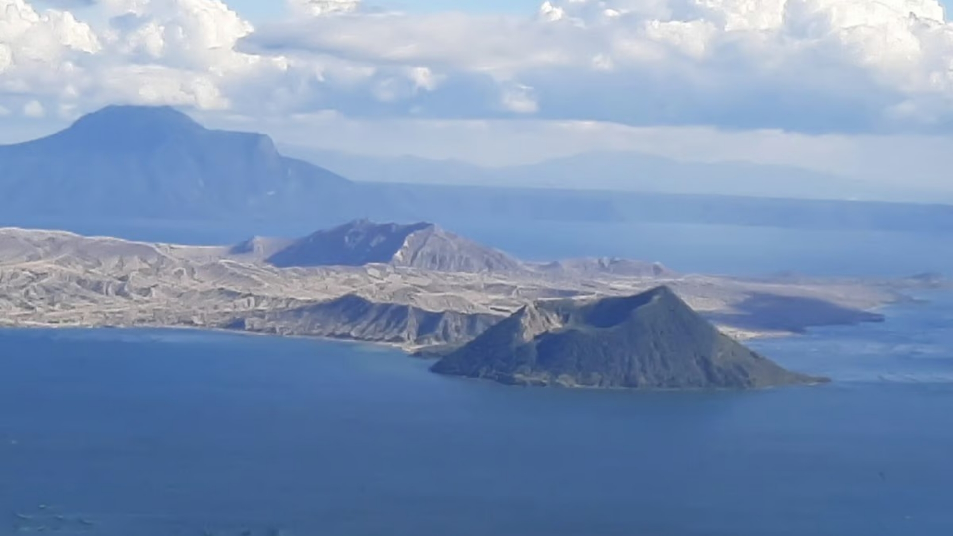 Minor Phreatic Eruption Detected at Taal Volcano, Phivolcs Reports