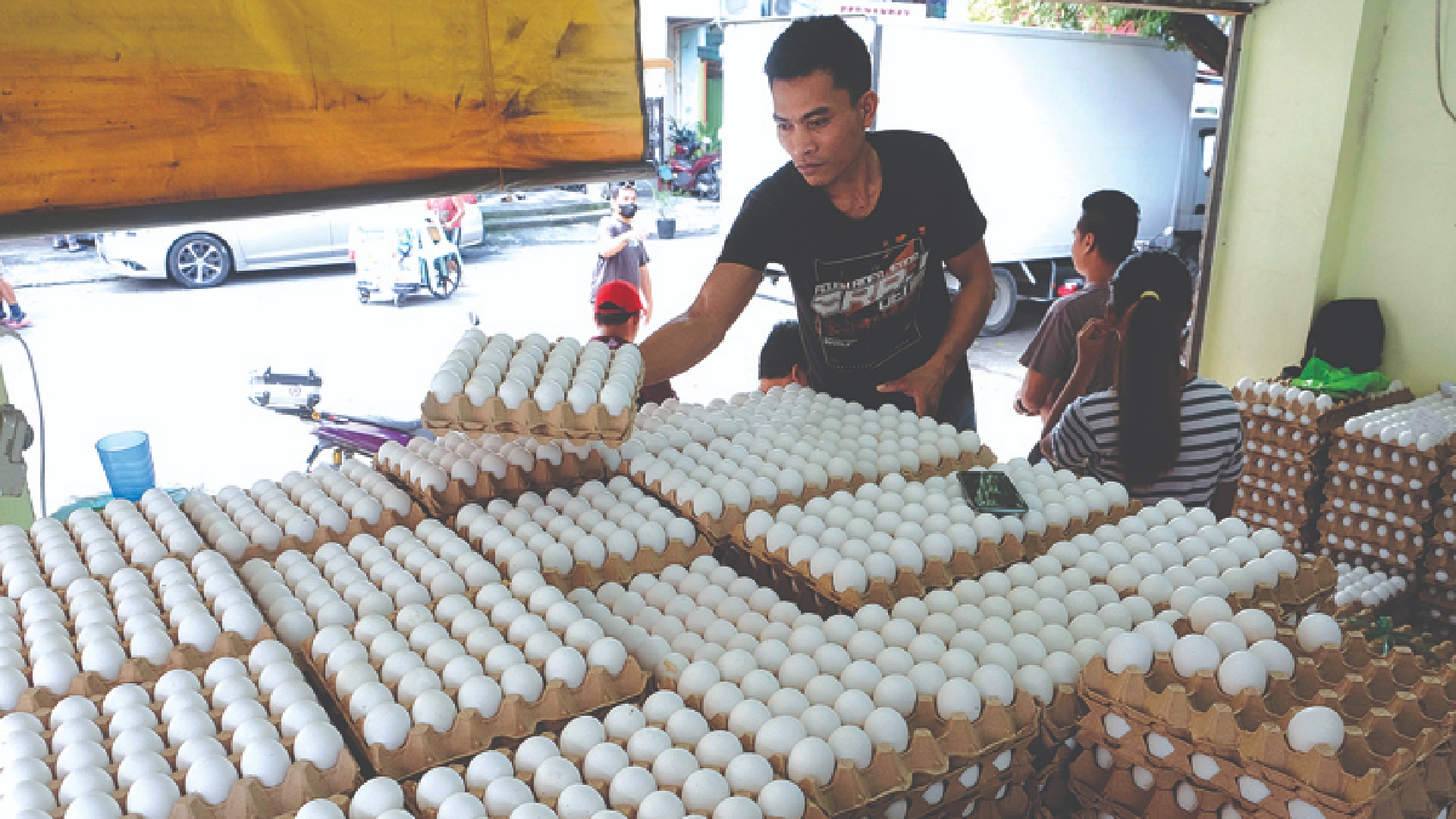 Public is urged by the Department of Agriculture to consume more eggs.