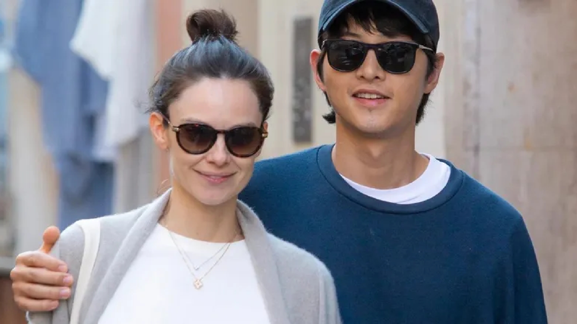 Song Joong-ki is expecting her second child with Katy Louise Saunders.