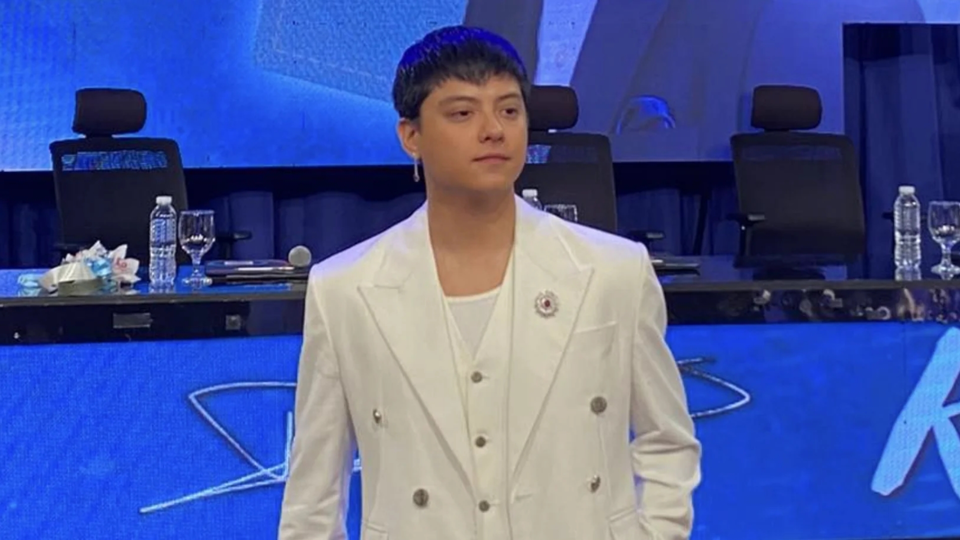 At the signing of the ABS-CBN deal, Daniel Padilla expresses gratitude to Kathryn Bernardo.